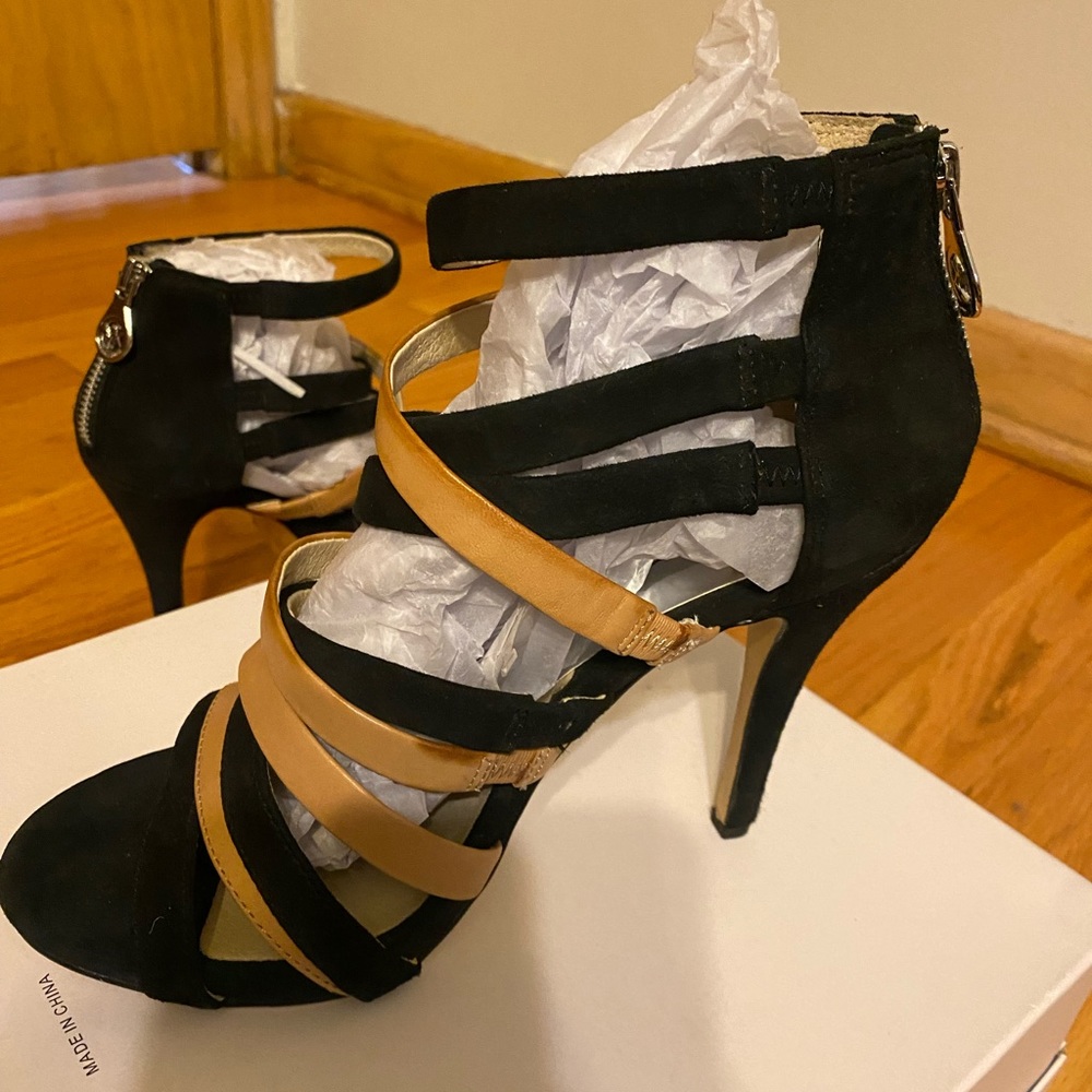 Michael Kors Black and Tan Strappy Sandals size 8 - Picture 7 of 11